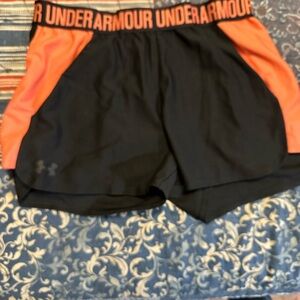 Women’s Under Armour shorts with pockets